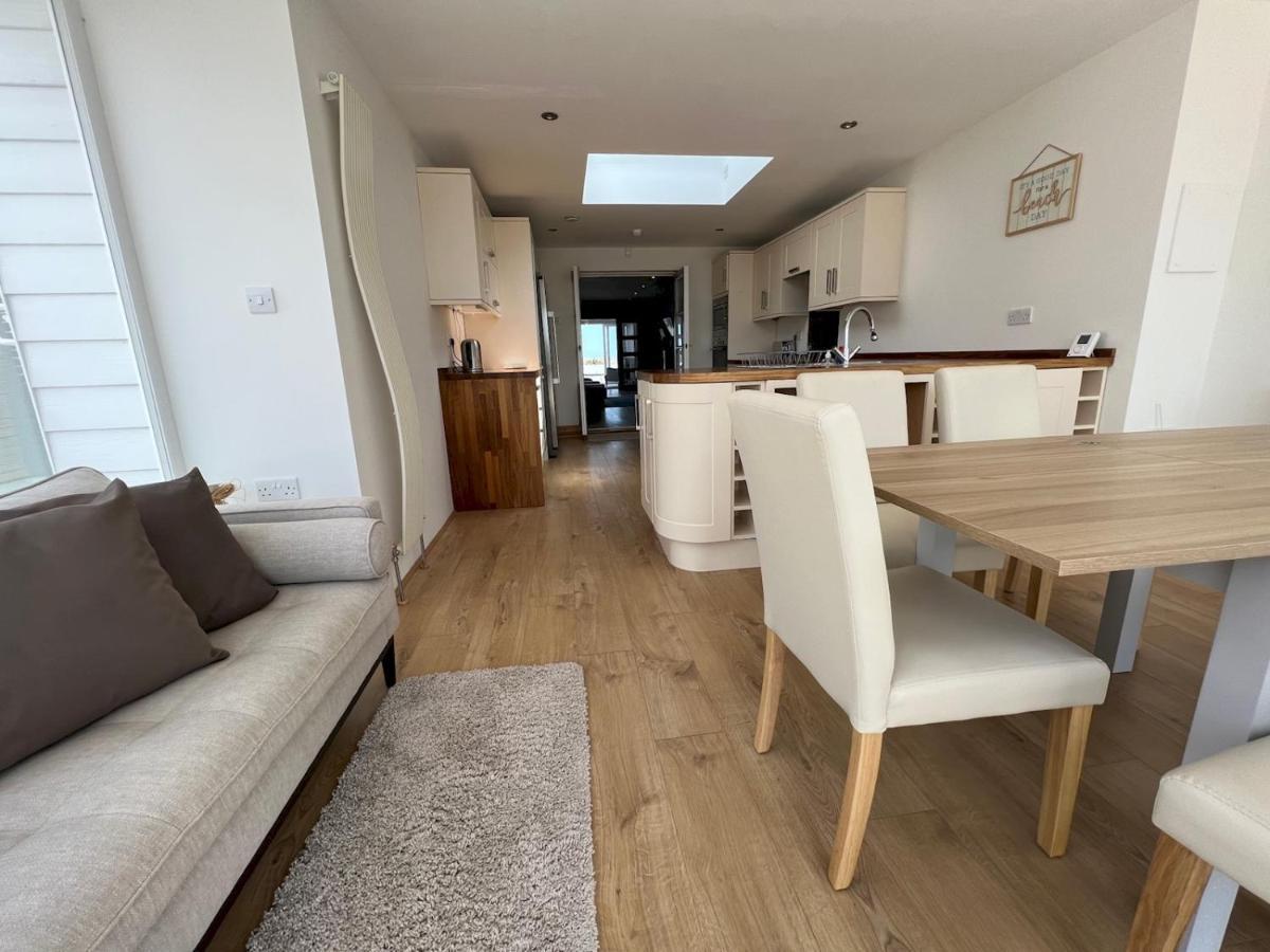 Pass The Keys Fabulous Beach Front Holiday Location Lydd Esterno foto