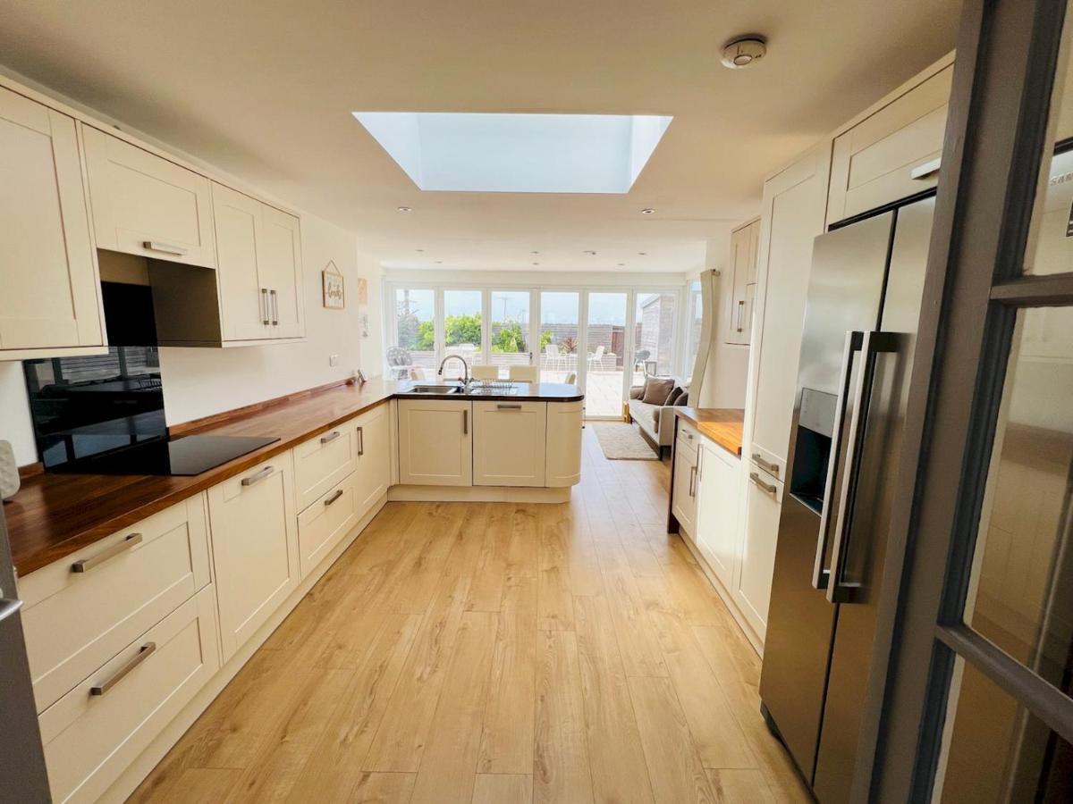 Pass The Keys Fabulous Beach Front Holiday Location Lydd Esterno foto