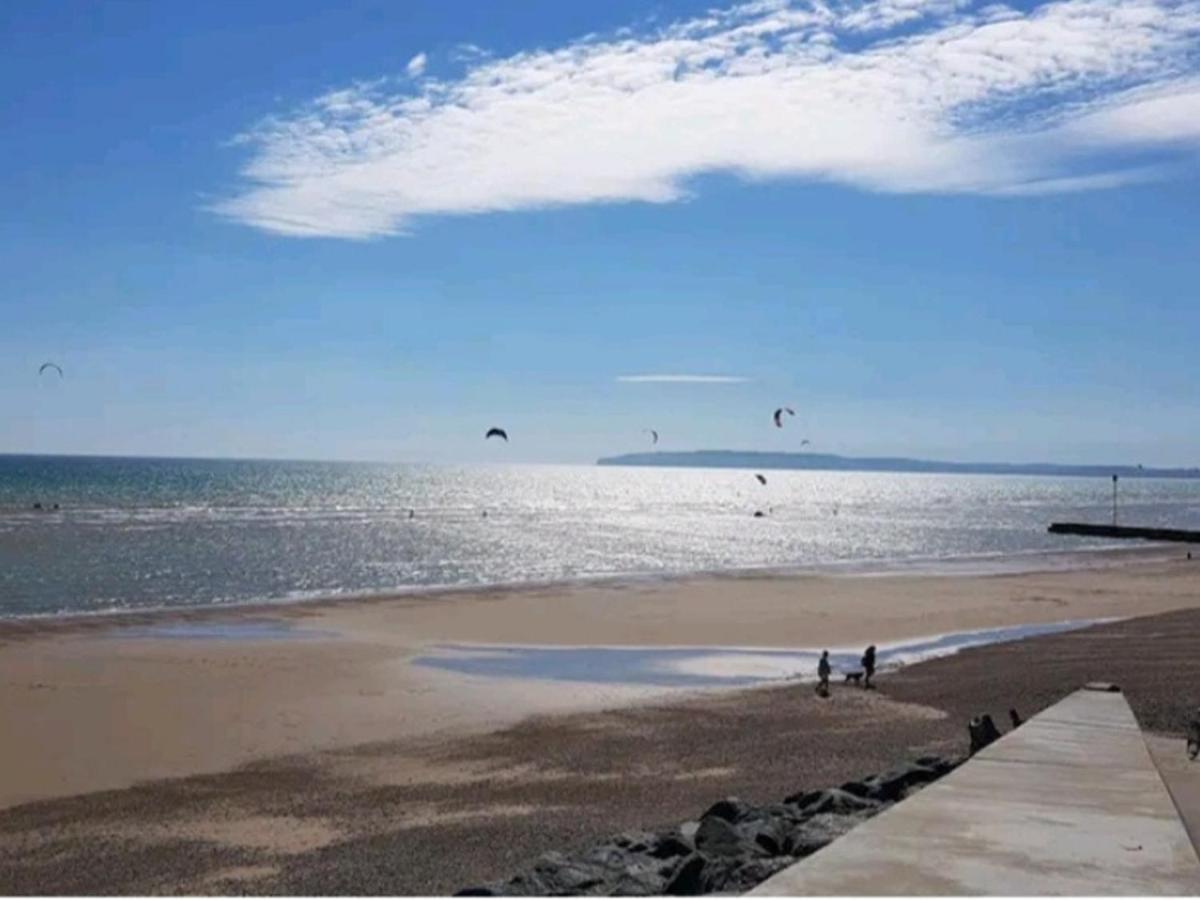 Pass The Keys Fabulous Beach Front Holiday Location Lydd Esterno foto