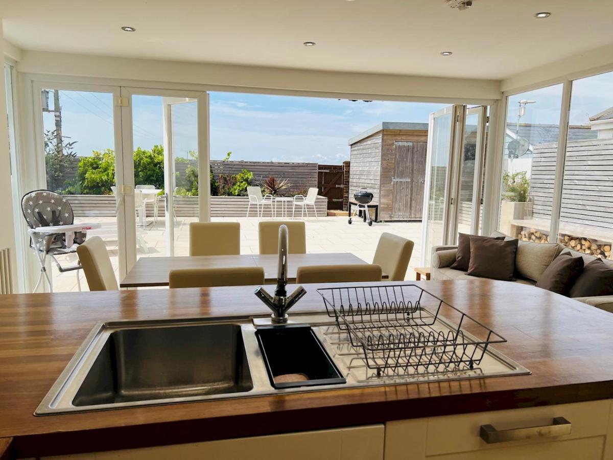 Pass The Keys Fabulous Beach Front Holiday Location Lydd Esterno foto
