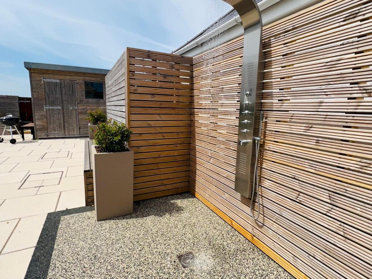 Pass The Keys Fabulous Beach Front Holiday Location Lydd Esterno foto